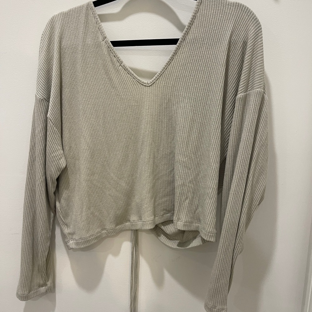 Women's Ribbed V-Neck Ruched Top - Picture 2 of 2